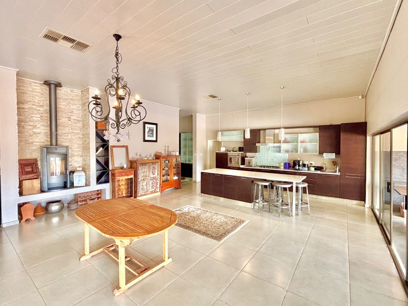 Exceptional value for those seeking a flexible living solution in a prime location. - Photo 5