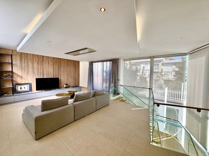 Executive Elegance: A Residence Beyond Compare - Photo 9