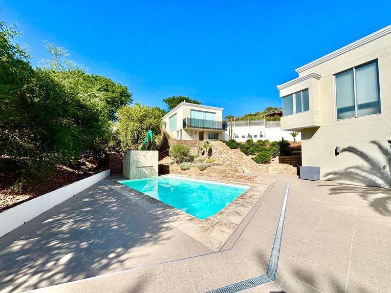 Executive Elegance: A Residence Beyond Compare - Photo 1