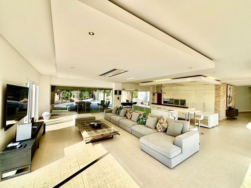 Executive Elegance: A Residence Beyond Compare - Photo 4