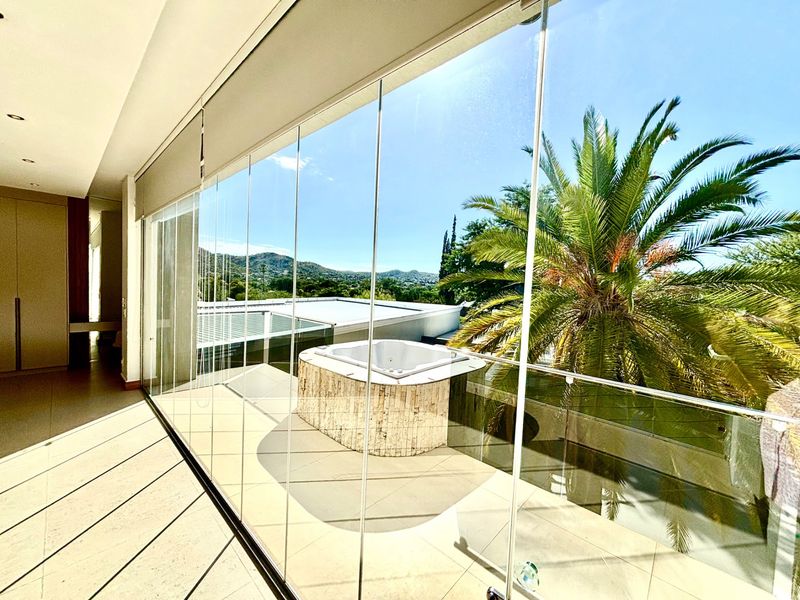 Executive Elegance: A Residence Beyond Compare - Photo 8