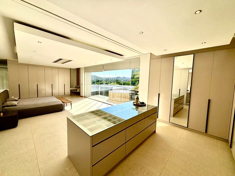 Executive Elegance: A Residence Beyond Compare - Photo 7