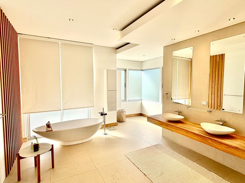 Executive Elegance: A Residence Beyond Compare - Photo 6