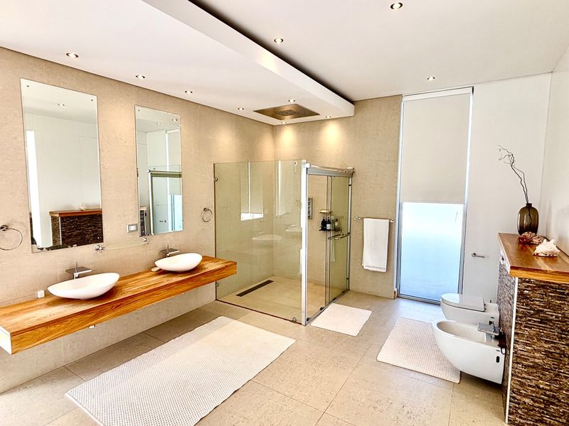 Executive Elegance: A Residence Beyond Compare - Photo 5