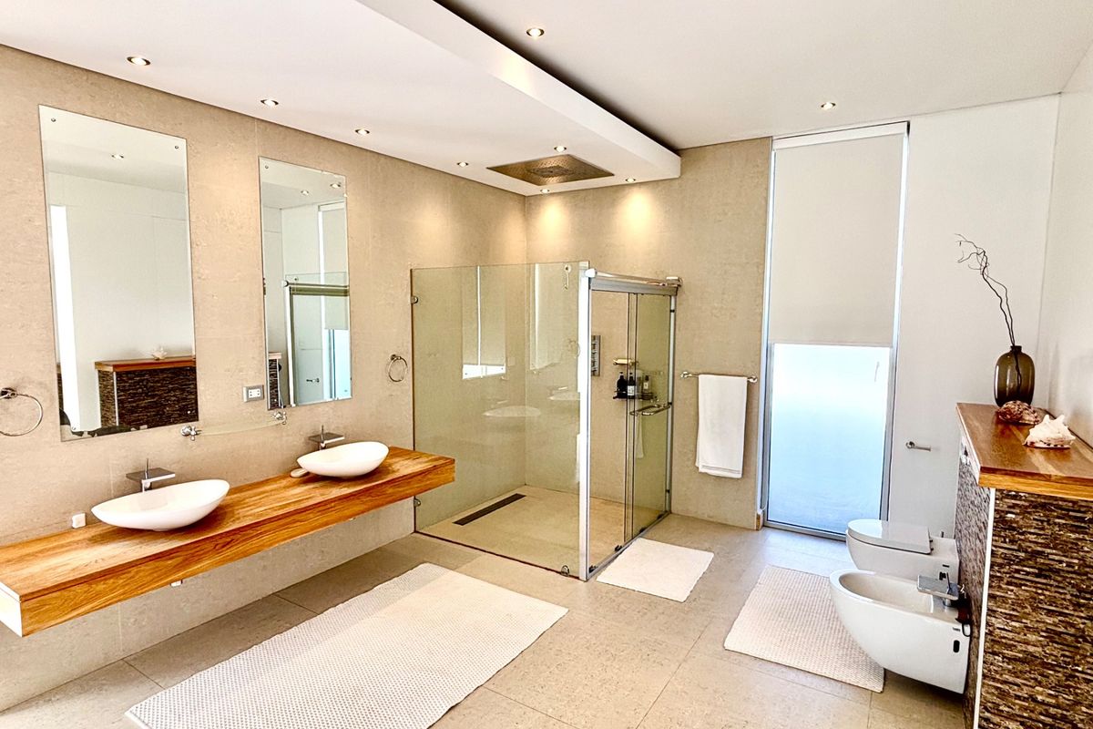 Executive Elegance: A Residence Beyond Compare - Photo 5