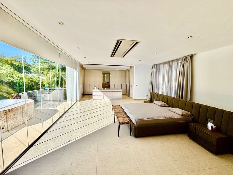 Executive Elegance: A Residence Beyond Compare - Photo 3