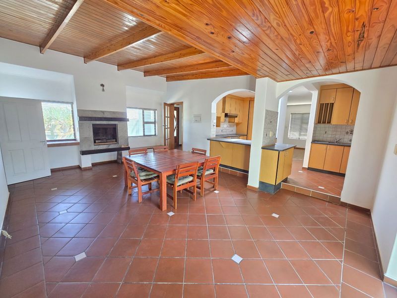 Comfortable Coastal Living in a Well-Positioned Home - Photo 1