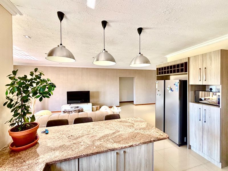 Modern family home with exceptional Northern Views. - Photo 2