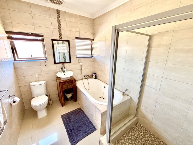 Modern family home with exceptional Northern Views. - Photo 5