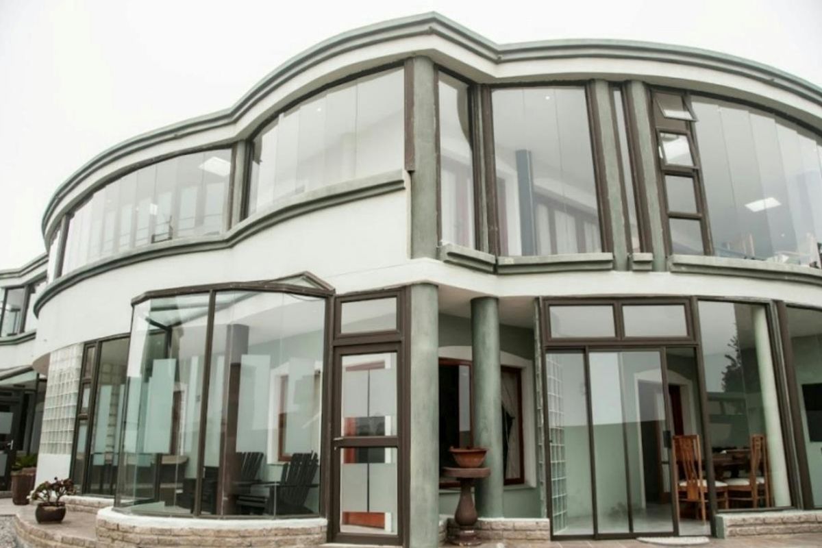 Exceptional Coastal Guesthouse – A Rare Investment Opportunity - Photo 2