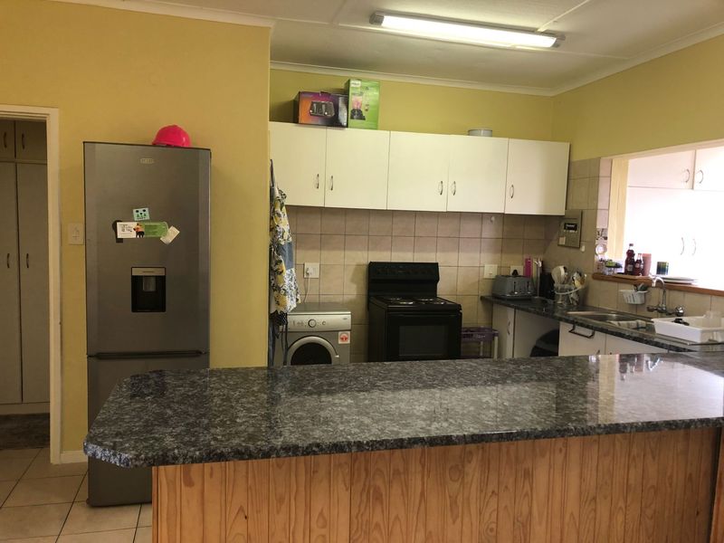 Charming 2-Bedroom Apartment in a Convenient Location! - Photo 6