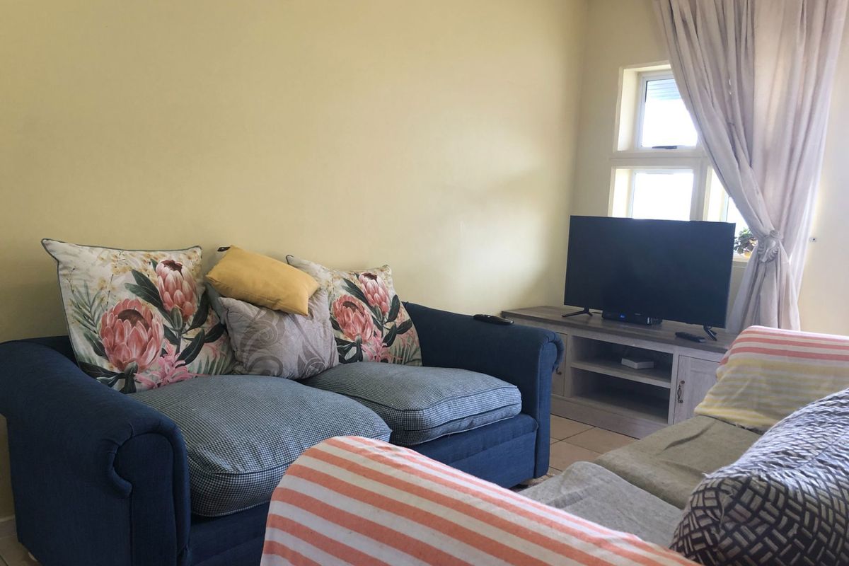 Charming 2-Bedroom Apartment in a Convenient Location! - Photo 4