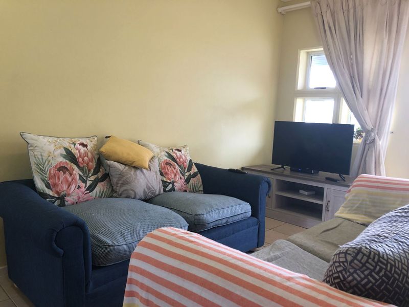 Charming 2-Bedroom Apartment in a Convenient Location! - Photo 4