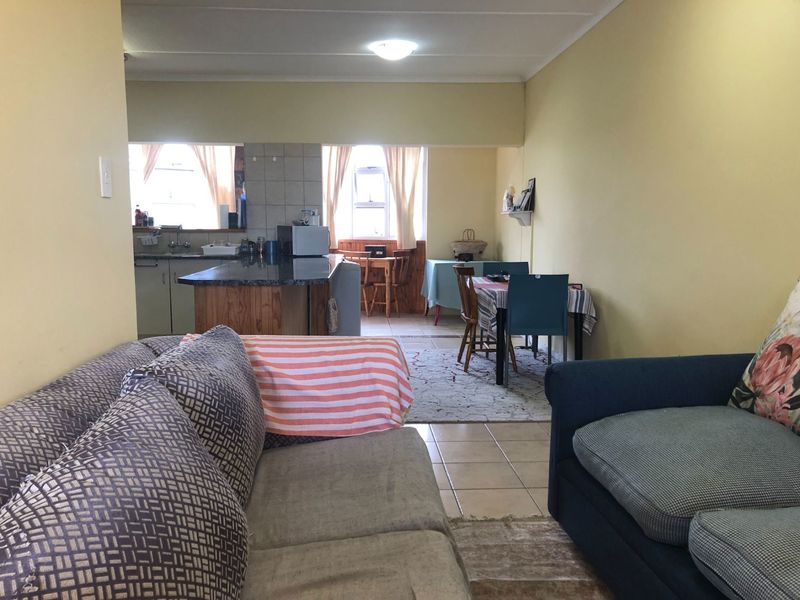 Charming 2-Bedroom Apartment in a Convenient Location! - Photo 2