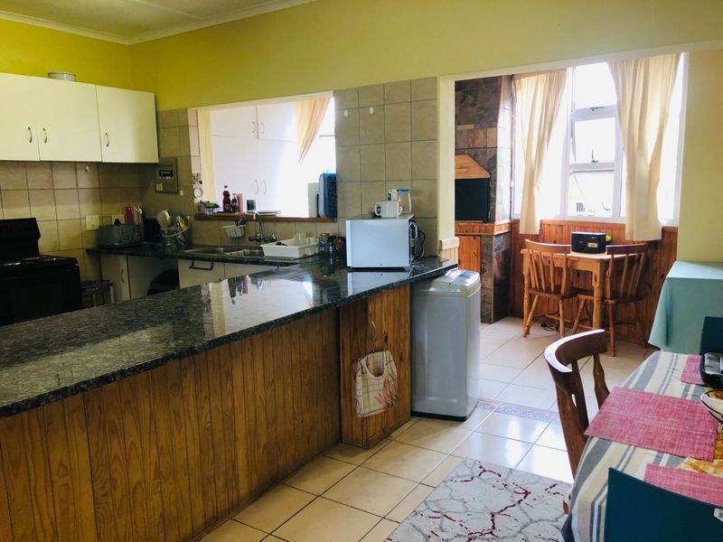 Charming 2-Bedroom Apartment in a Convenient Location! - Photo 7