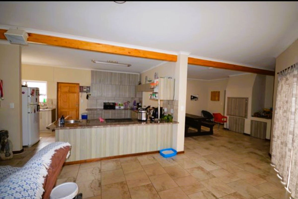 Perfect Family Home in Henties Bay - Photo 4