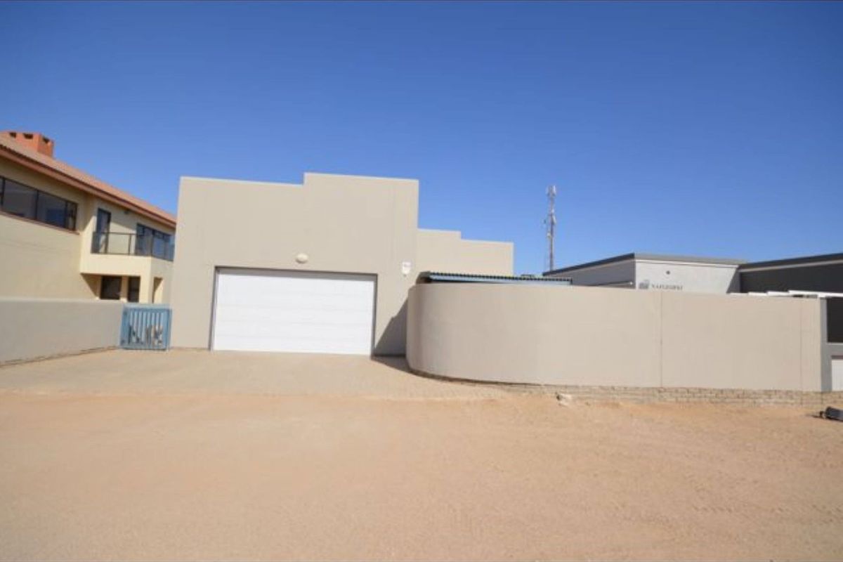 Perfect Family Home in Henties Bay - Photo 3