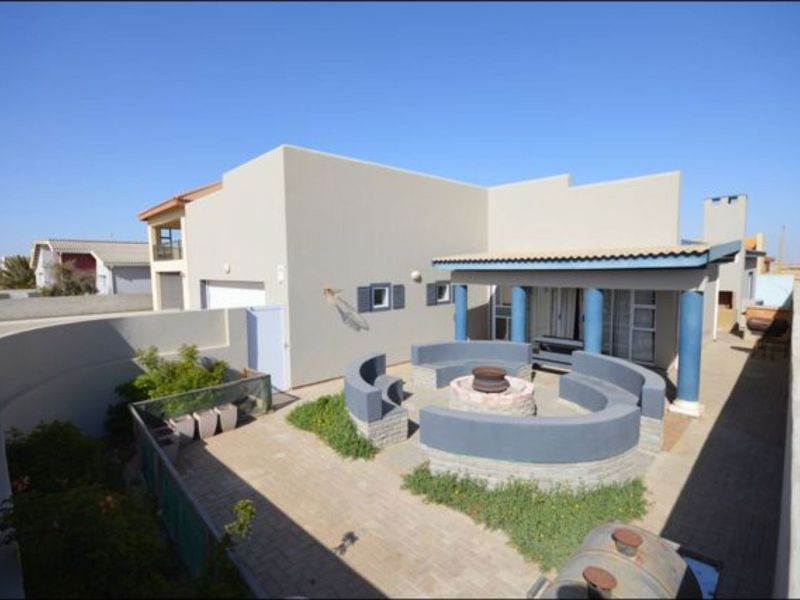 Perfect Family Home in Henties Bay - Photo 1