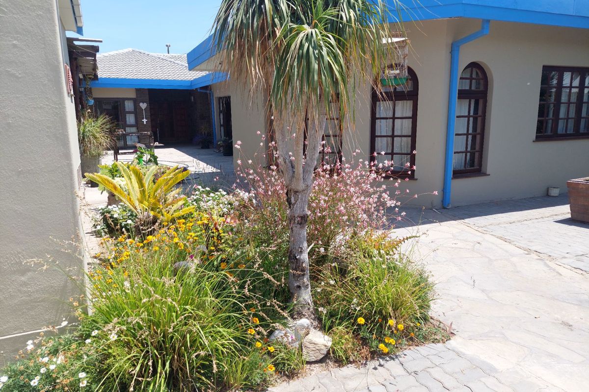 Family Home with Separate Flat for Sale in Ocean View - Photo 4