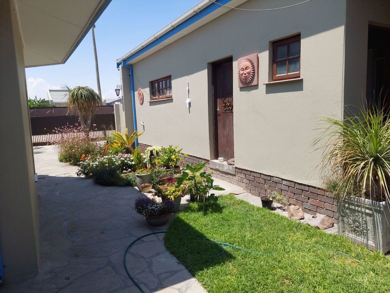 Family Home with Separate Flat for Sale in Ocean View - Photo 7