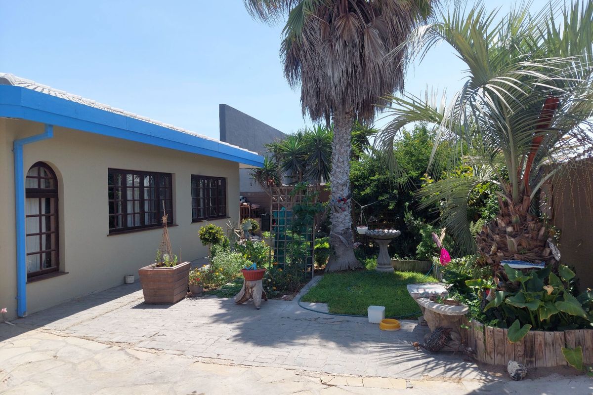 Family Home with Separate Flat for Sale in Ocean View - Photo 5