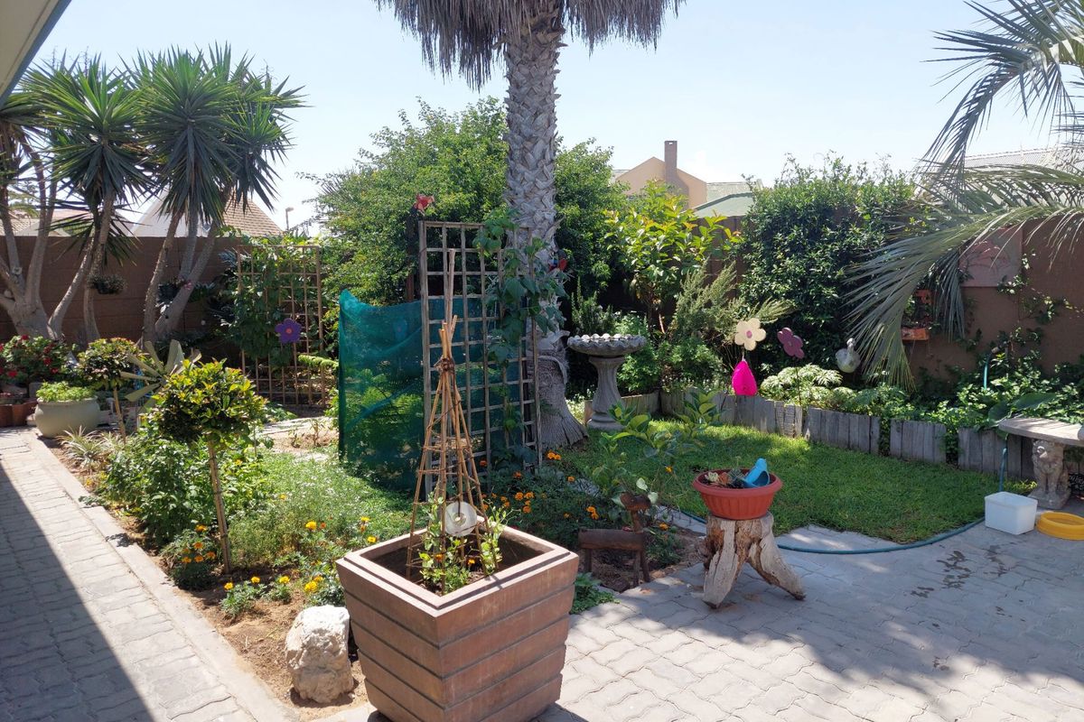 Family Home with Separate Flat for Sale in Ocean View - Photo 2