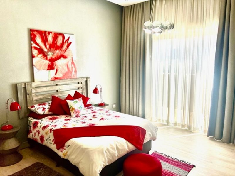 Designer luxurious home on offer. - Photo 8