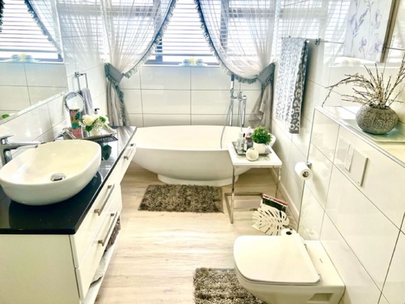 Designer luxurious home on offer. - Photo 7