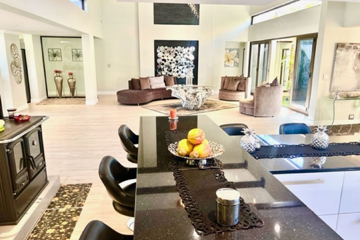 Designer luxurious home on offer. - Photo 4