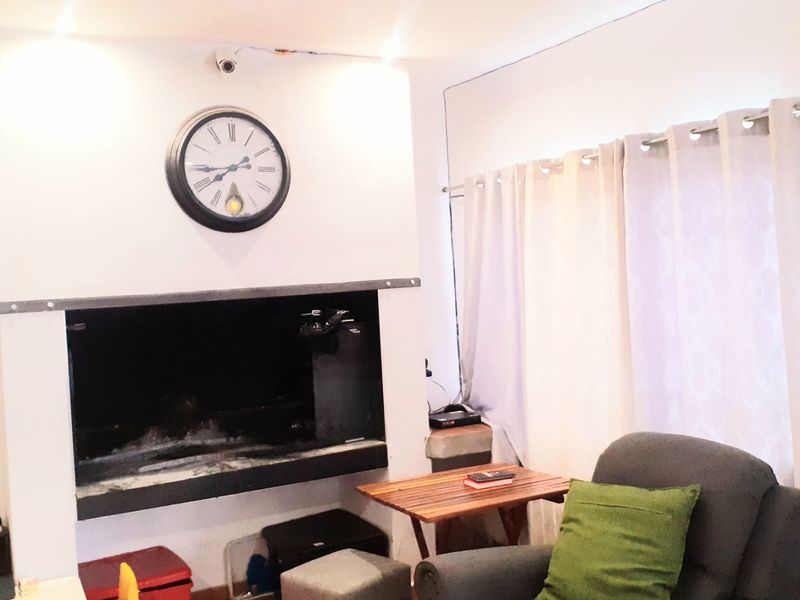 Beautiful and very neat House for Sale at the outskirts of Cimbebasia - Photo 2