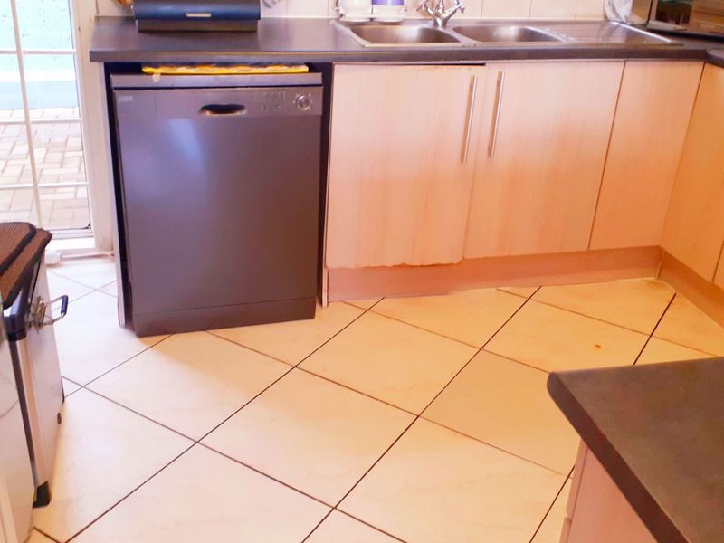 Beautiful and very neat House for Sale at the outskirts of Cimbebasia - Photo 5