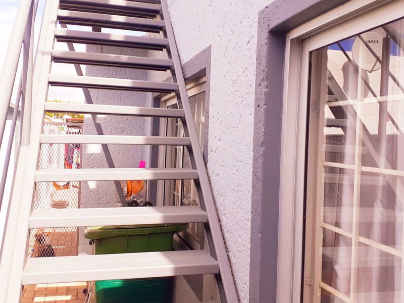 Beautiful and very neat House for Sale at the outskirts of Cimbebasia - Photo 6