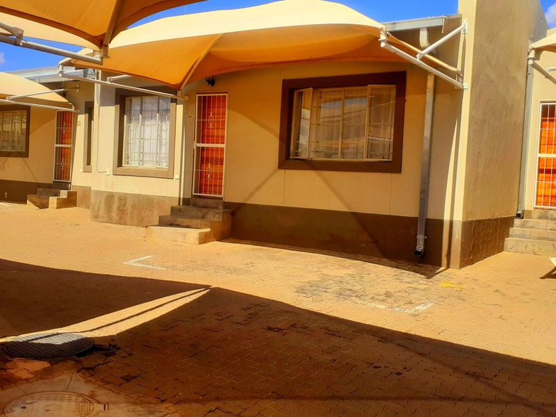 TOWN HOUSE FOR SALE EXT 1 PIONIERSPARK - Photo 2