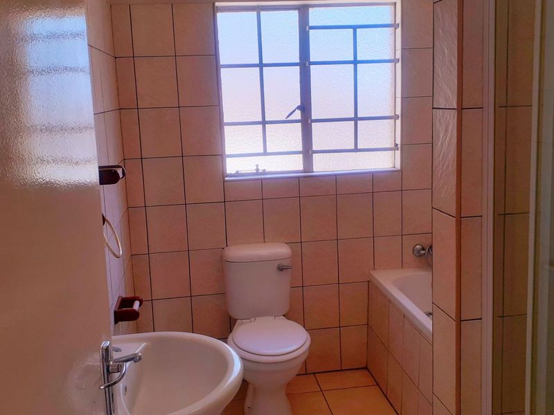 TOWN HOUSE FOR SALE EXT 1 PIONIERSPARK - Photo 5