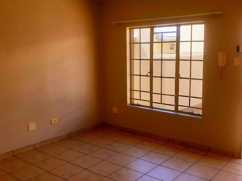 TOWN HOUSE FOR SALE EXT 1 PIONIERSPARK - Photo 6