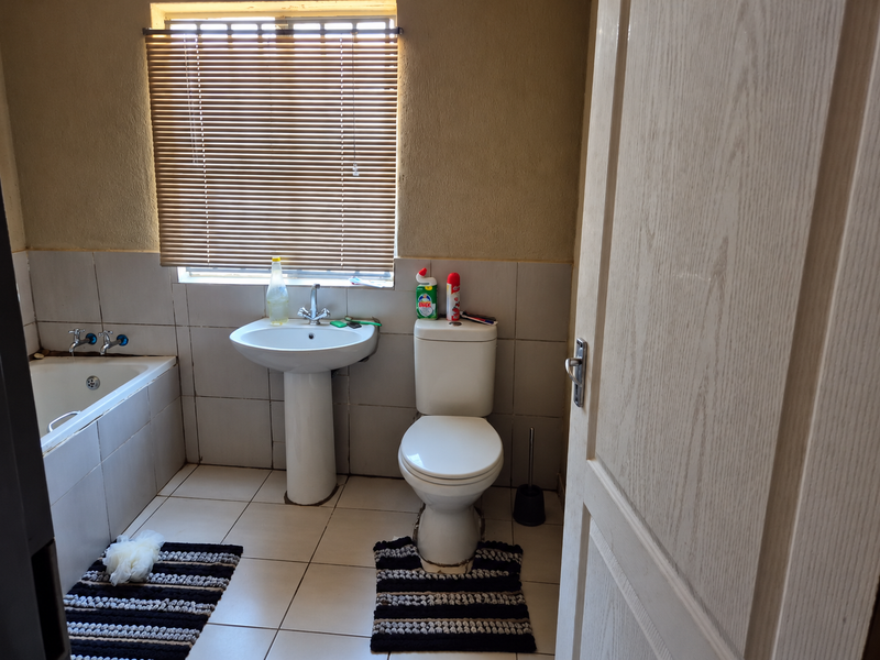 3-Bedroom Family Home for Rent in Lebowakgomo Zone P - Photo 6