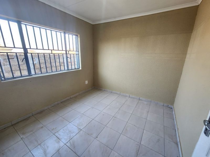 3-Bedroom Family Home for Rent in Lebowakgomo Zone P - Photo 5