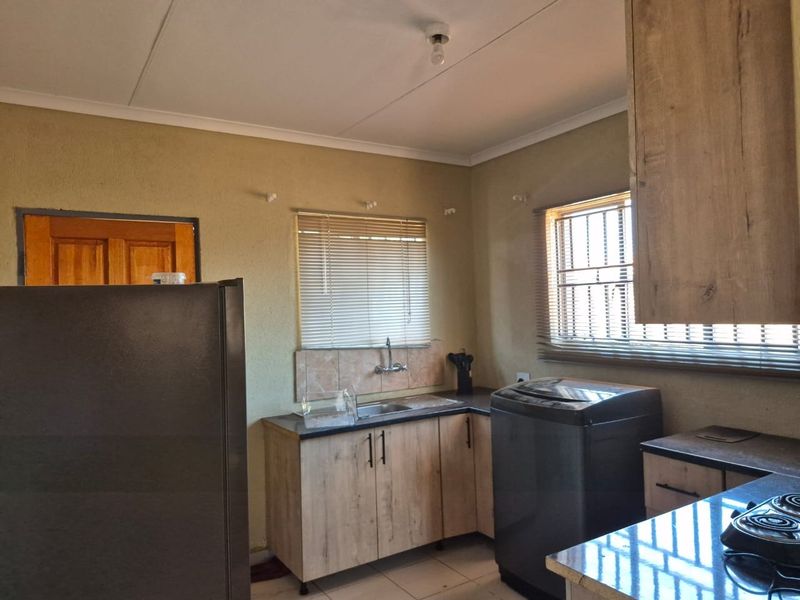 3-Bedroom Family Home for Rent in Lebowakgomo Zone P - Photo 4