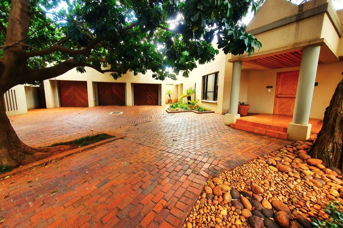 ELEGANCE MEETS CLASS - Photo 2