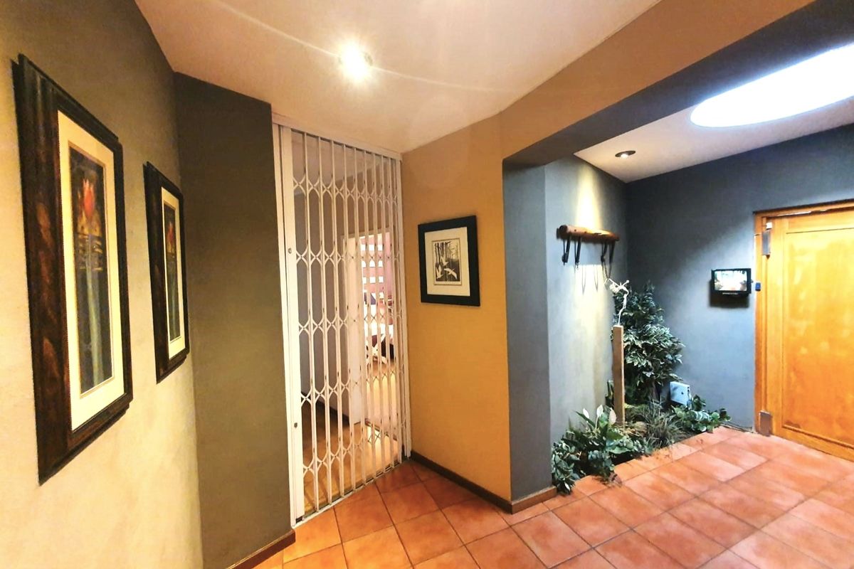 ELEGANCE MEETS CLASS - Photo 3