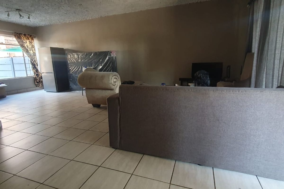 PRIME INVESTMENT OPPORTUNITY IN ABELIA COMPLEX - Photo 3