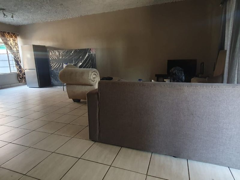 PRIME INVESTMENT OPPORTUNITY IN ABELIA COMPLEX - Photo 3