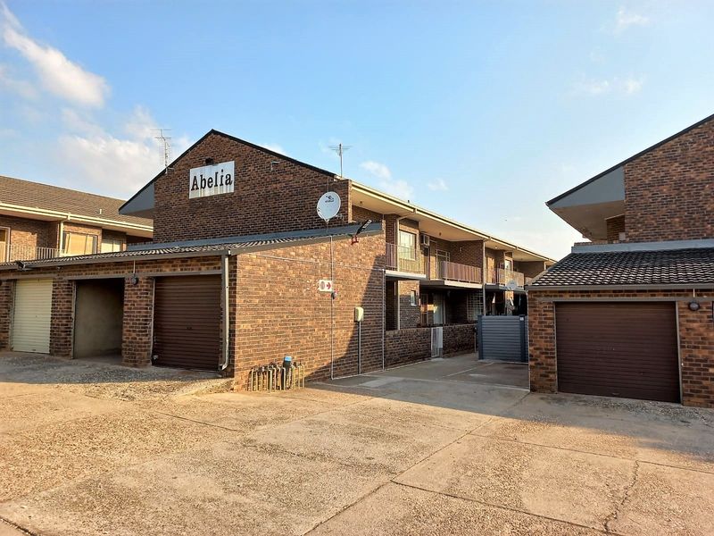 PRIME INVESTMENT OPPORTUNITY IN ABELIA COMPLEX - Photo 2