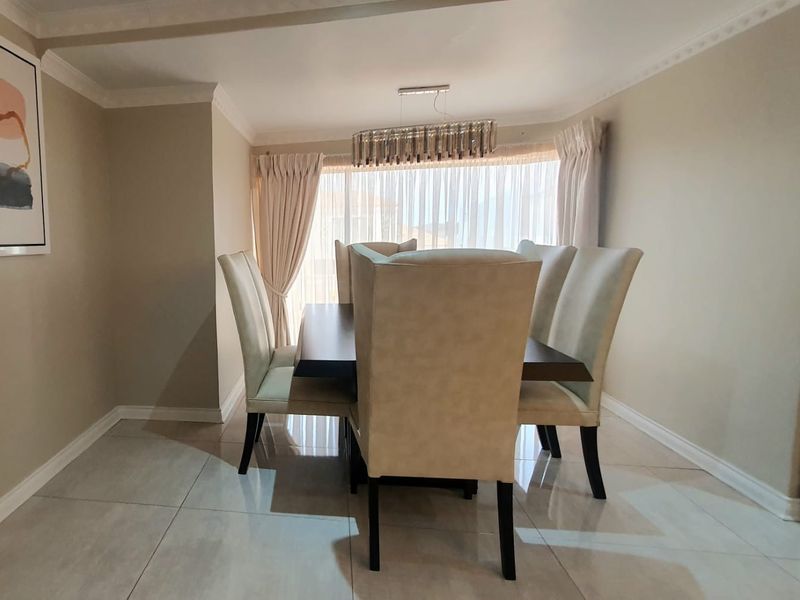 EXQUISITE 5-BEDROOM MASTERPIECE IN THE HEART OF BENDOR - Photo 7