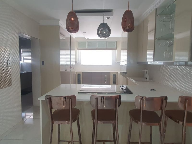 EXQUISITE 5-BEDROOM MASTERPIECE IN THE HEART OF BENDOR - Photo 9