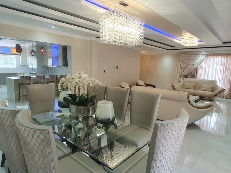 EXQUISITE 5-BEDROOM MASTERPIECE IN THE HEART OF BENDOR - Photo 6