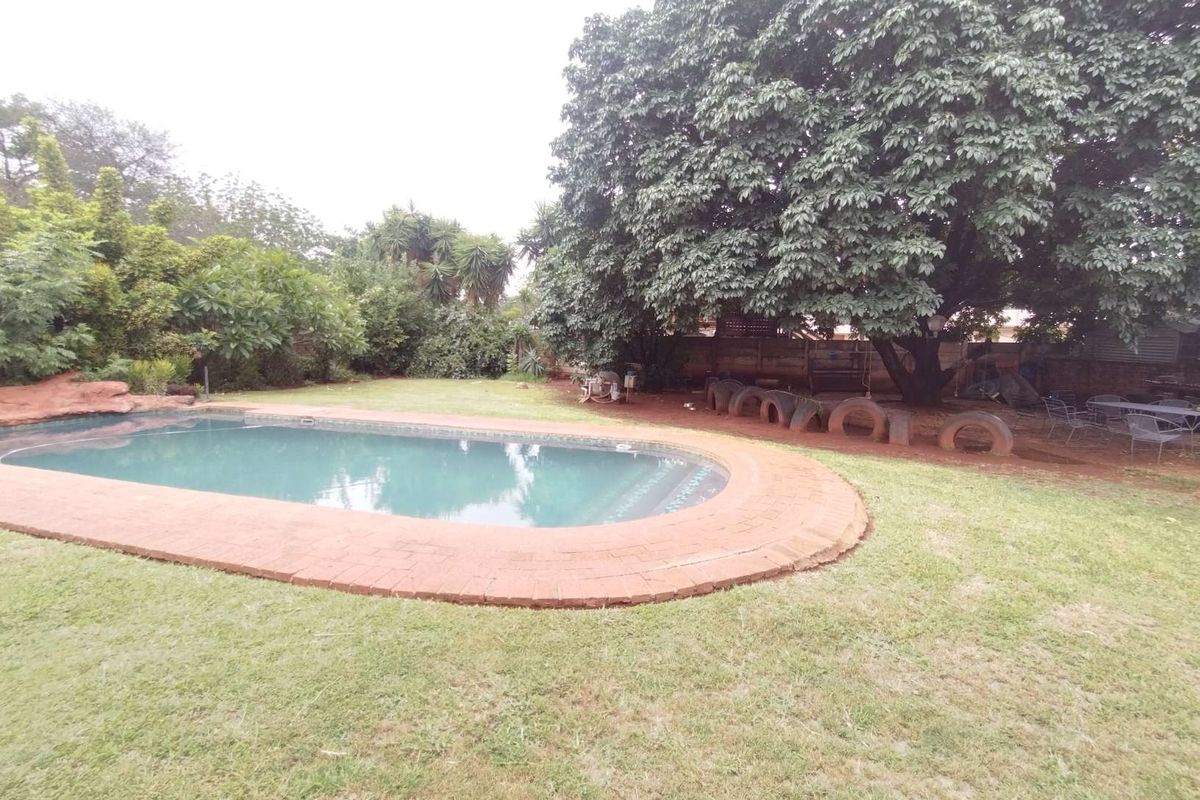 YOUR ARTISTIC HAVEN IN WAITING!!!! - Photo 4