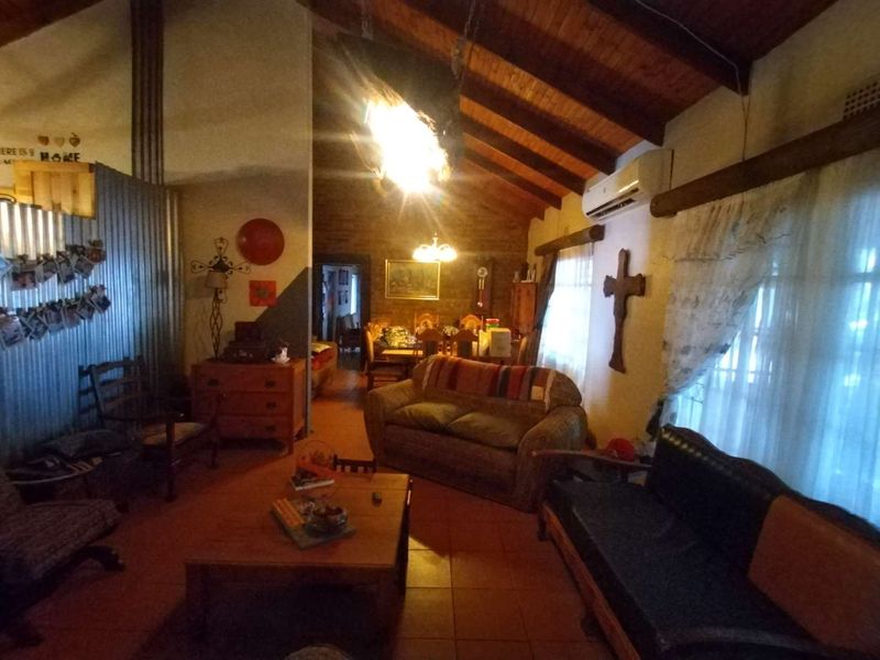 YOUR ARTISTIC HAVEN IN WAITING!!!! - Photo 8