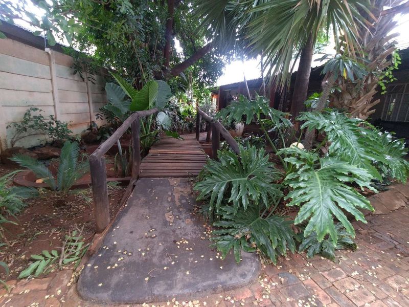 YOUR ARTISTIC HAVEN IN WAITING!!!! - Photo 2