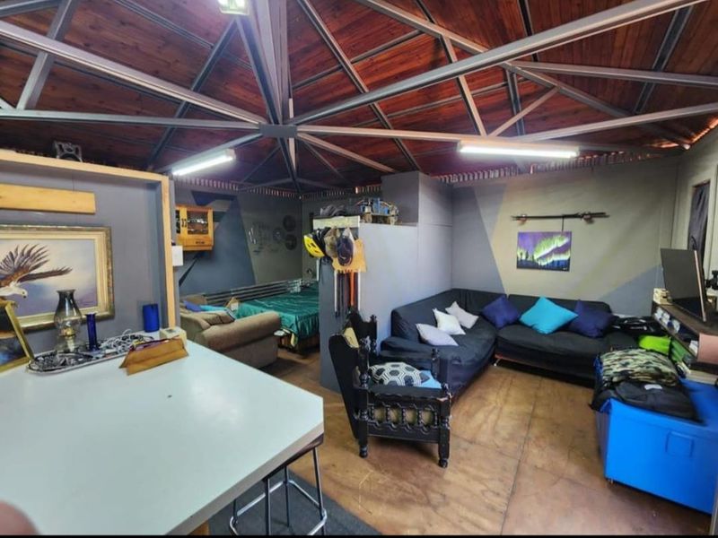 YOUR ARTISTIC HAVEN IN WAITING!!!! - Photo 7